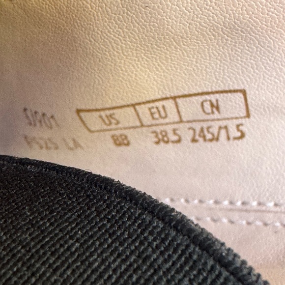 Stuart Weitzman
Women's Brown Cline Sleek Chelsea
Boot Brown size 8 fits 7.5 New - Picture 15 of 15